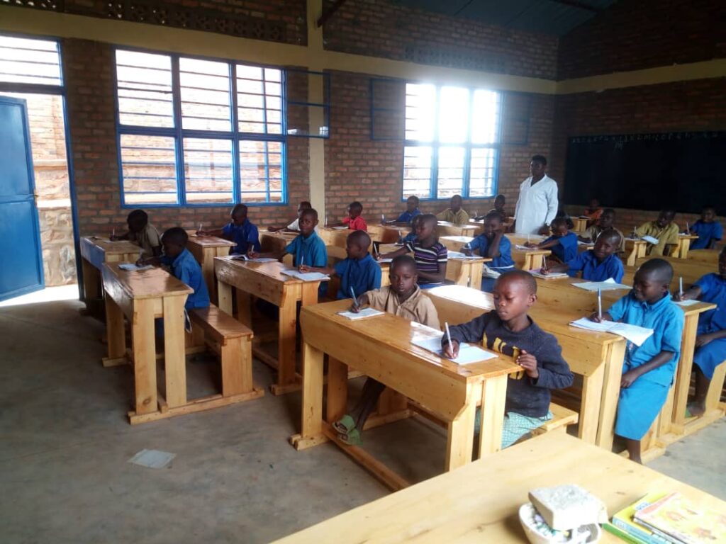 Klassenzimmer Ecole Primaire Kuruganda Ruanda